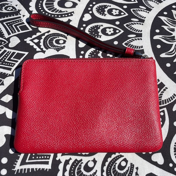 NWT Bright Cardinal Coach Corner Zip Wristlet - Picture 3 of 6